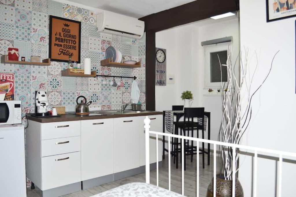 Casa Mya - Studio Flat Наполи Екстериор снимка