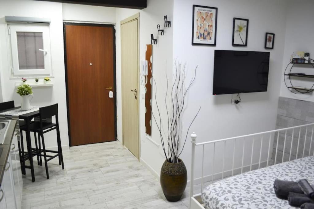Casa Mya - Studio Flat Наполи Екстериор снимка