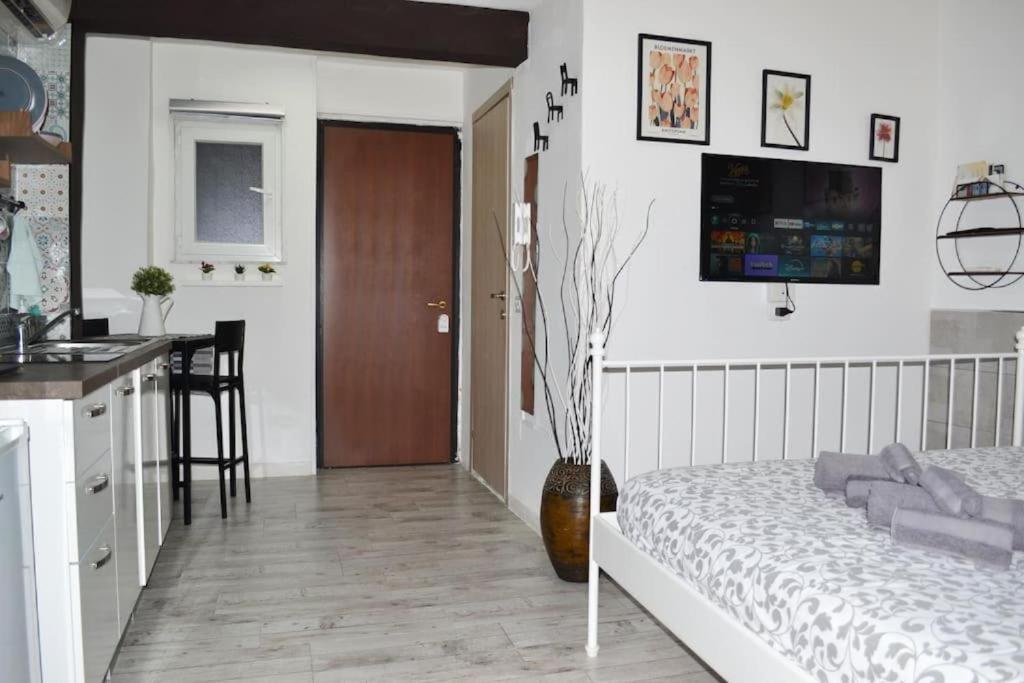 Casa Mya - Studio Flat Наполи Екстериор снимка