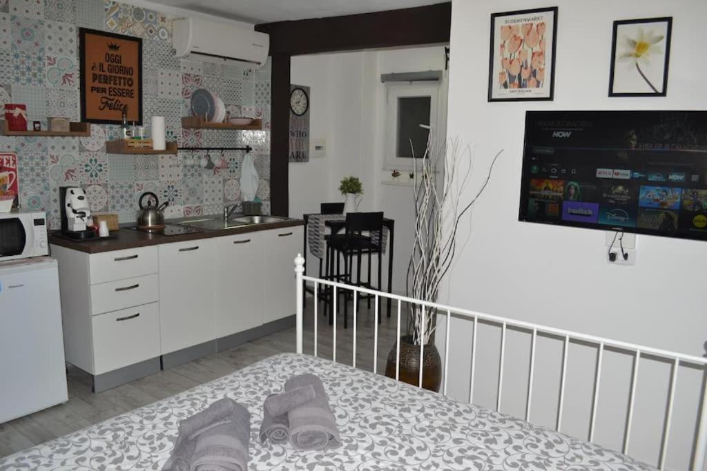 Casa Mya - Studio Flat Наполи Екстериор снимка